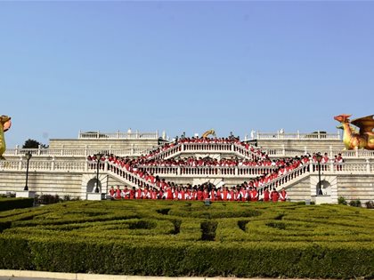 定向巡游世界 探寻丝绸之路——记初二年级社会实践活动