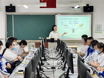 实验教学引领信息技术课程改革新探索——我校信息技术组承担区级研究课展示活动